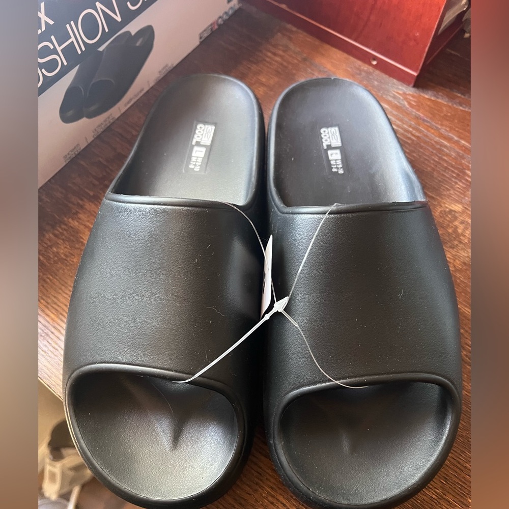 32 Degrees Black Comfort Slides